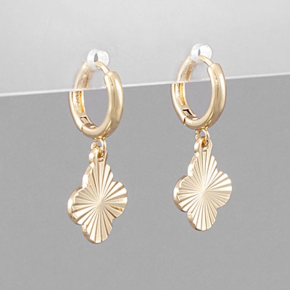Brass Texture Clover Hoops - Picture 1 of 1